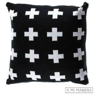 Almofada de Decoração Cruz em Tricô Preto e Branco - A Mi Manera